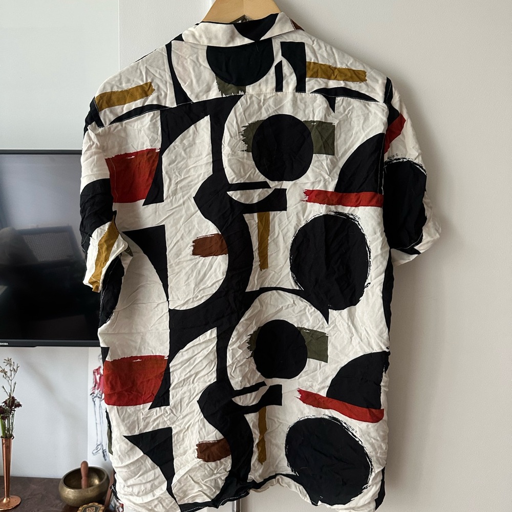 Men's Geometric Print Short Sleeve button down Shirt - Picture 3 of 4